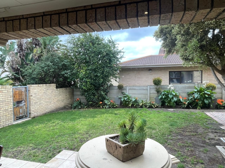 To Let 5 Bedroom Property for Rent in Diaz Beach Western Cape